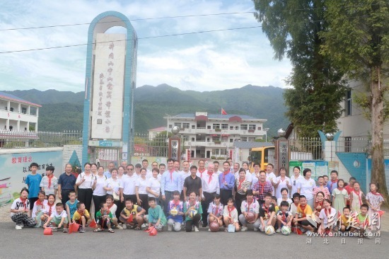 井冈山市小学最新动态报道